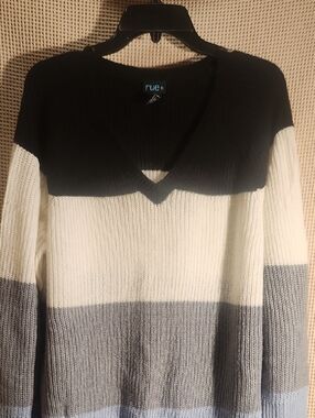 Rue21 Black, White & Gray Striped V-Neck Sweater